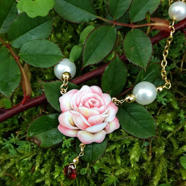 Collana Rosa Delicata